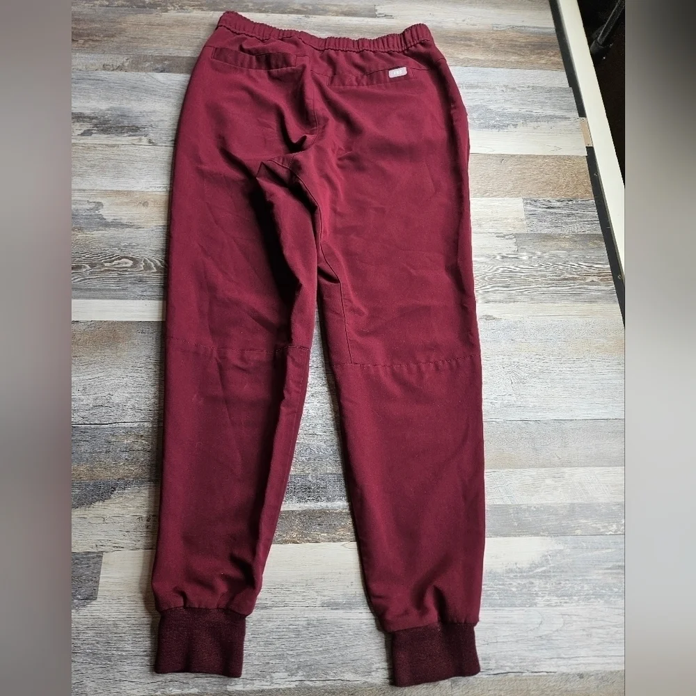 FIGS Burgundy Mens Medium Tansen Jogger Scrub Pants Style MXXSW2004